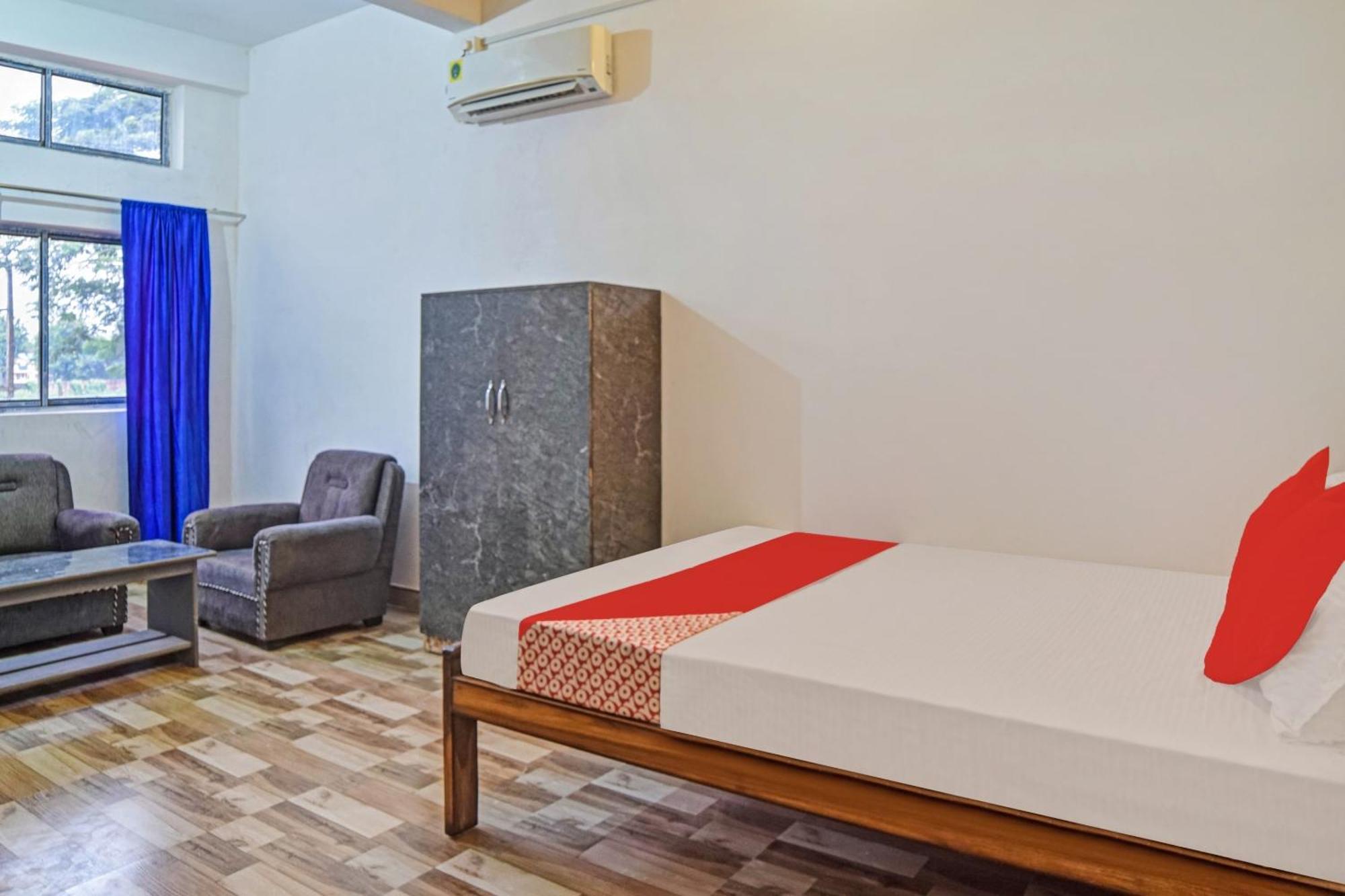 Spot On Jp Guest House Kaharpara Bagian luar foto