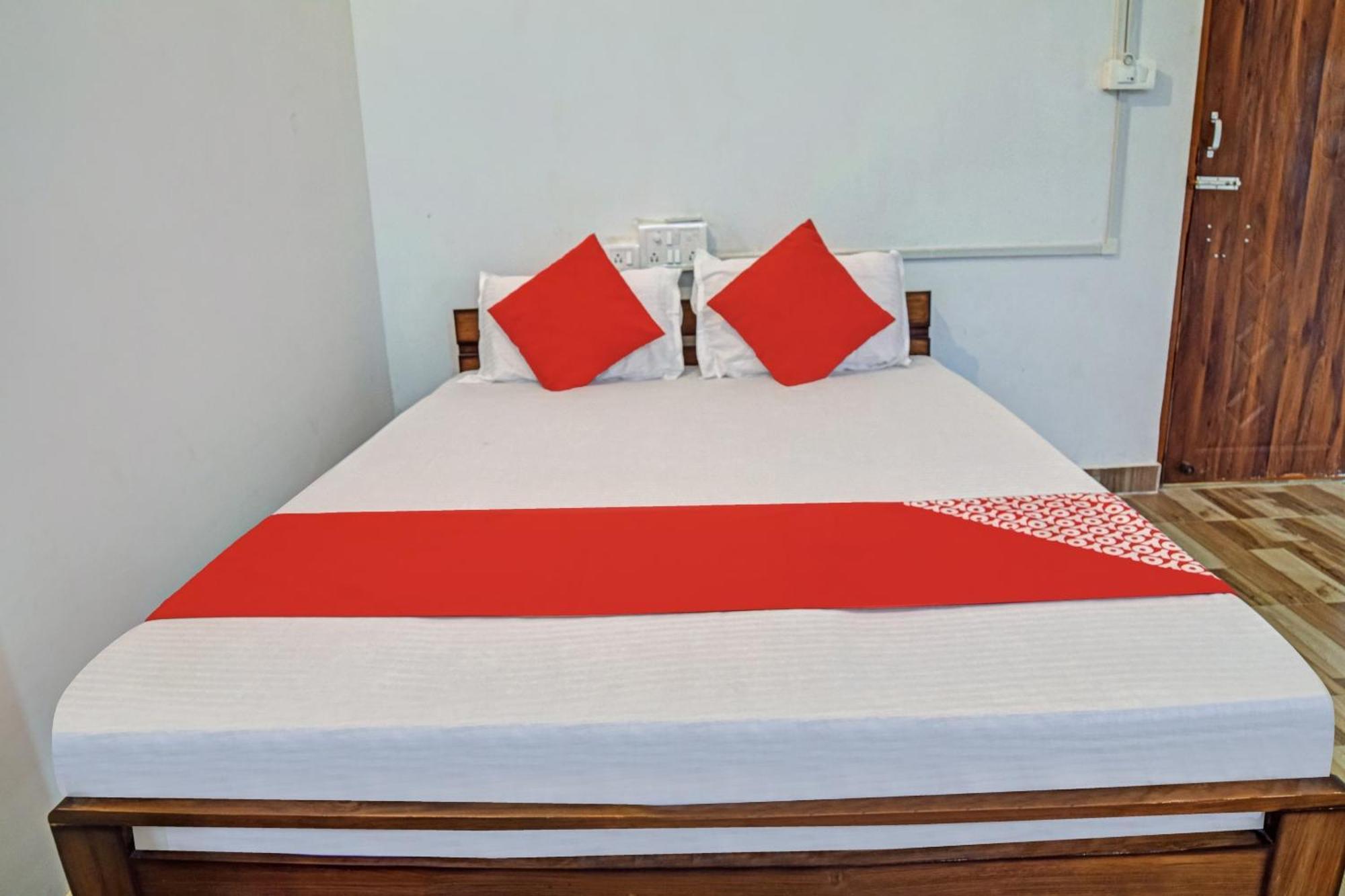 Spot On Jp Guest House Kaharpara Bagian luar foto