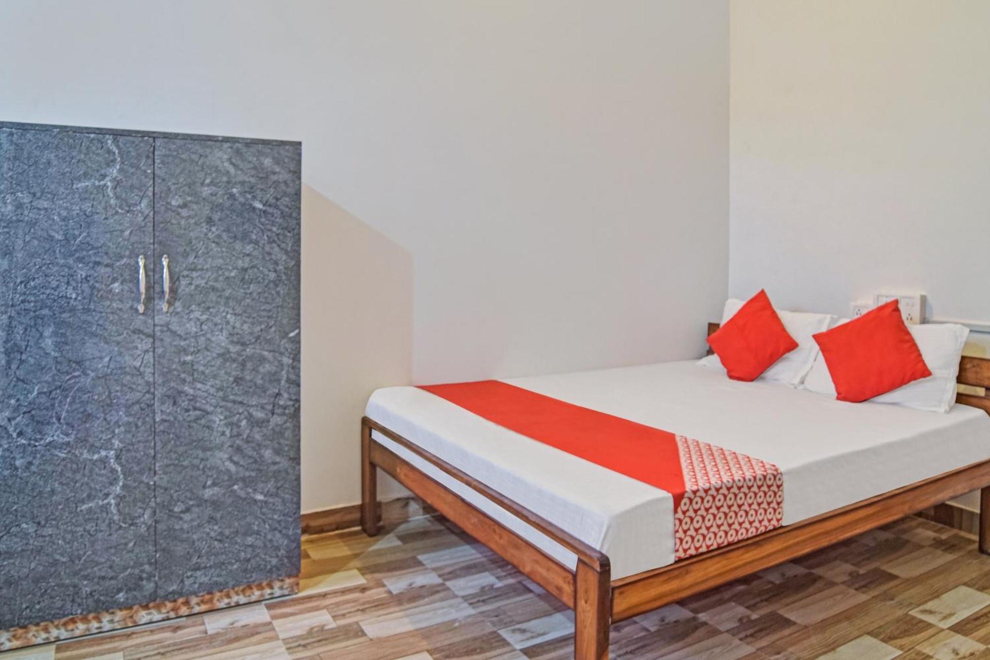 Spot On Jp Guest House Kaharpara Bagian luar foto