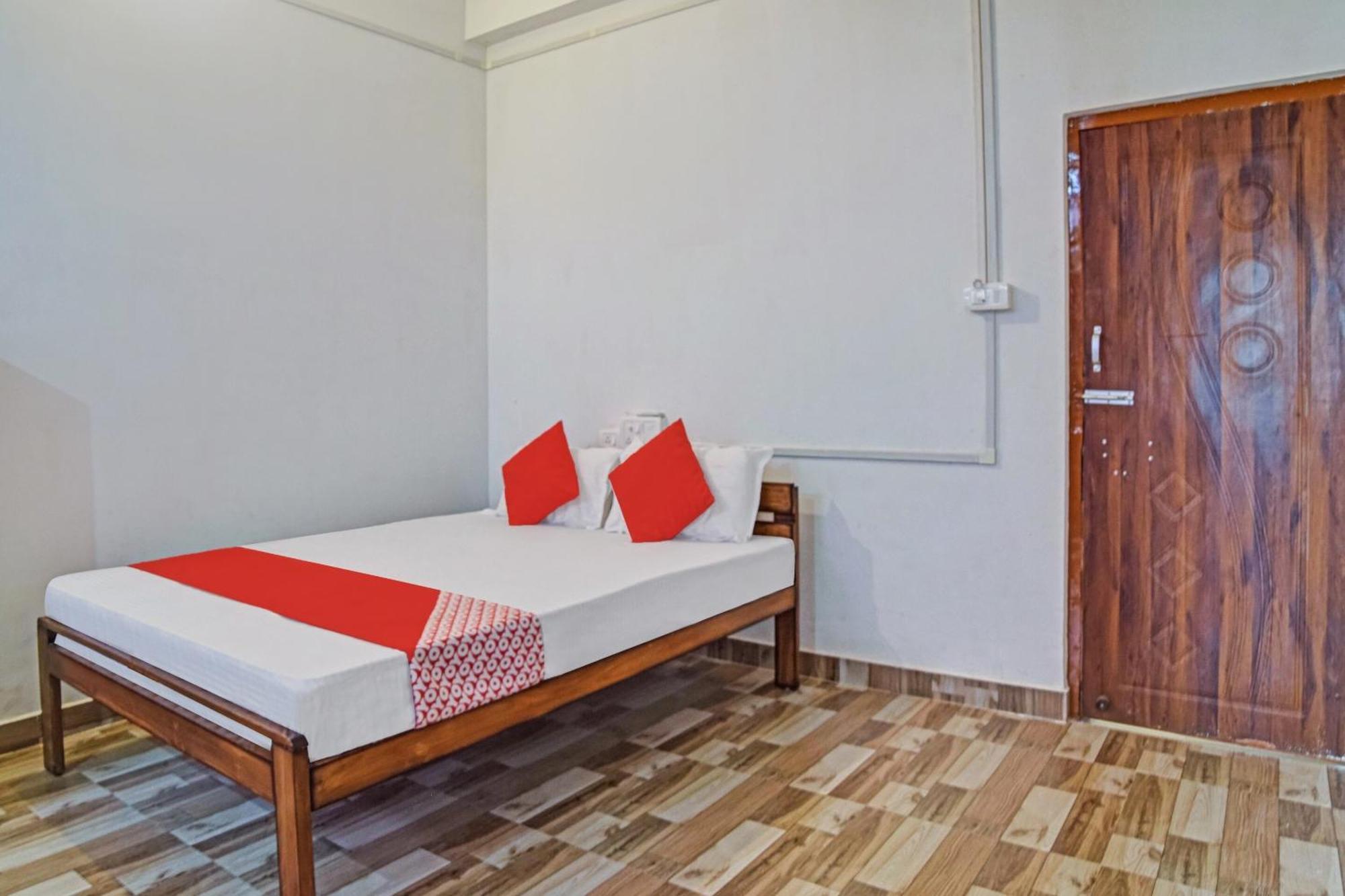 Spot On Jp Guest House Kaharpara Bagian luar foto