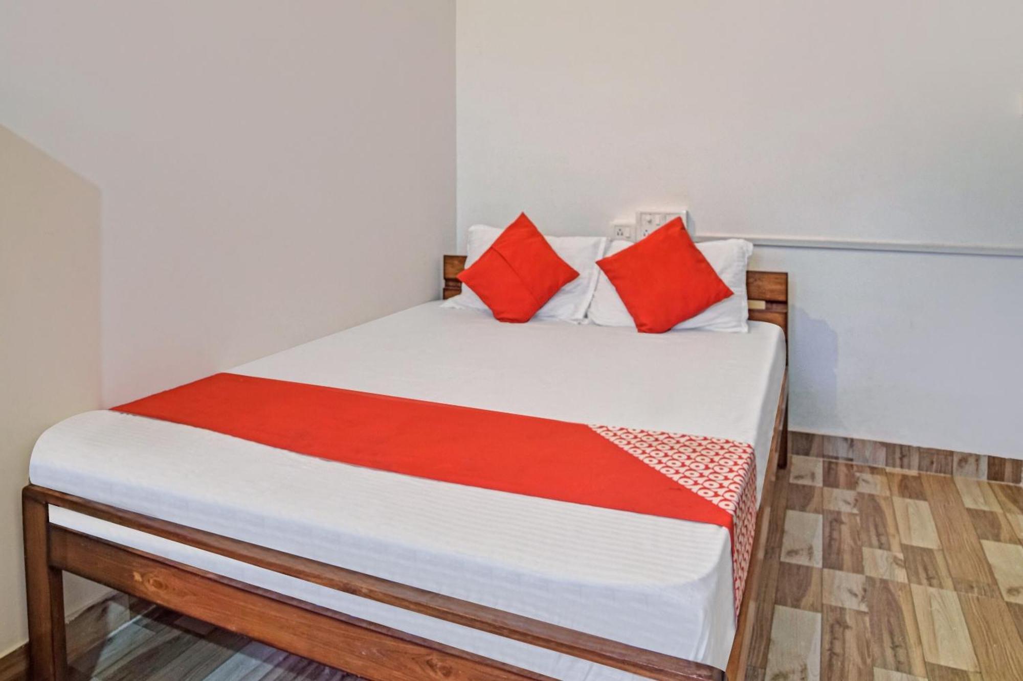 Spot On Jp Guest House Kaharpara Bagian luar foto